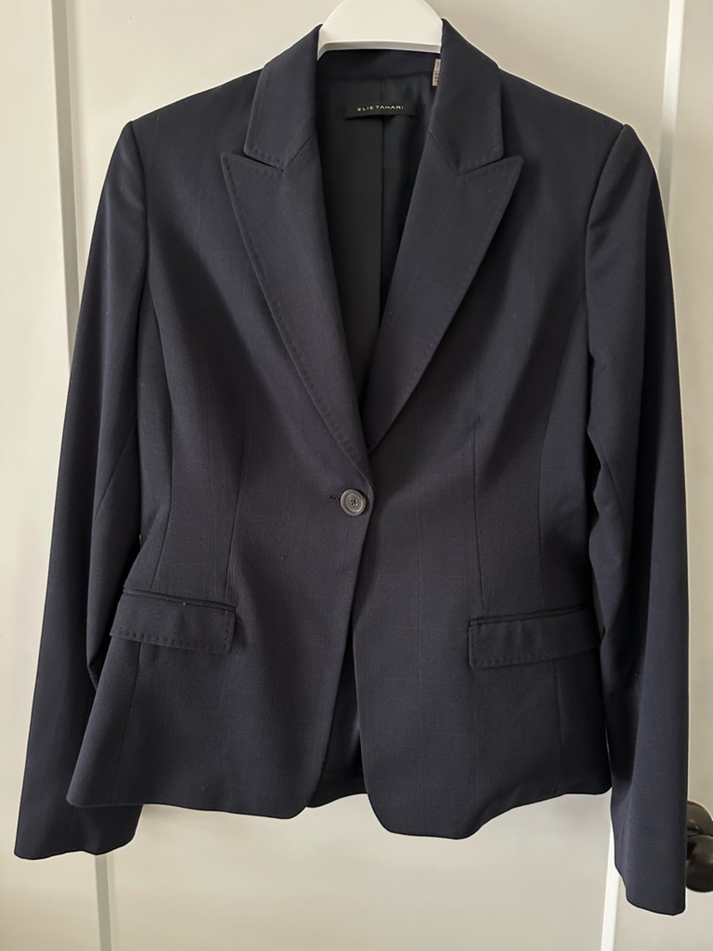Elie Tahari Women’s Dark Navy Single-Button Suit